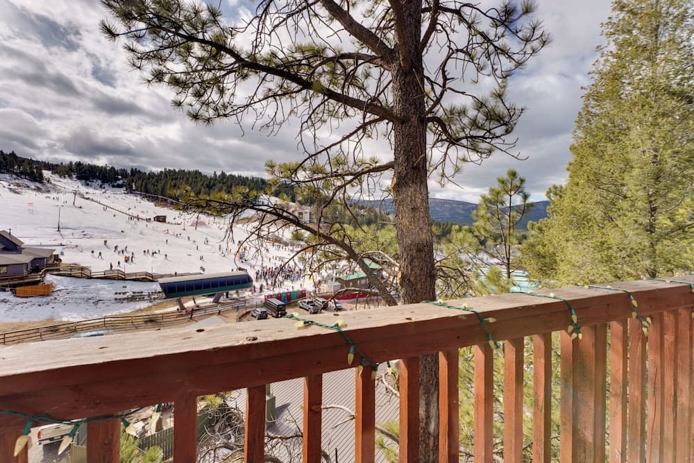 Walk to Lifts: Ski-in/ski-out Angel Fire Condo