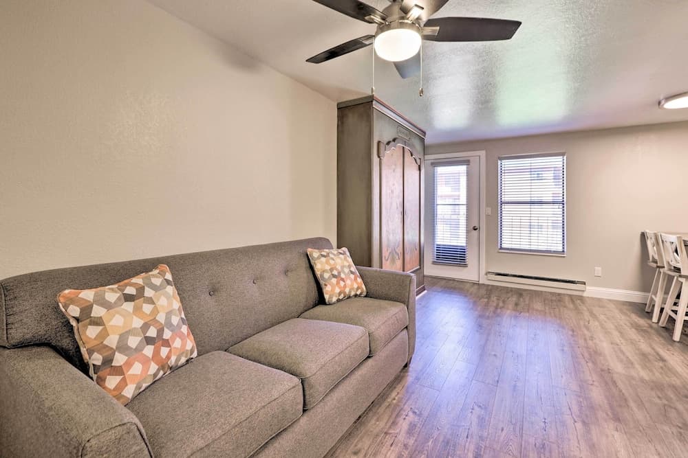 Cozy Studio w/ Balcony, Walk to Brian Head Resort!