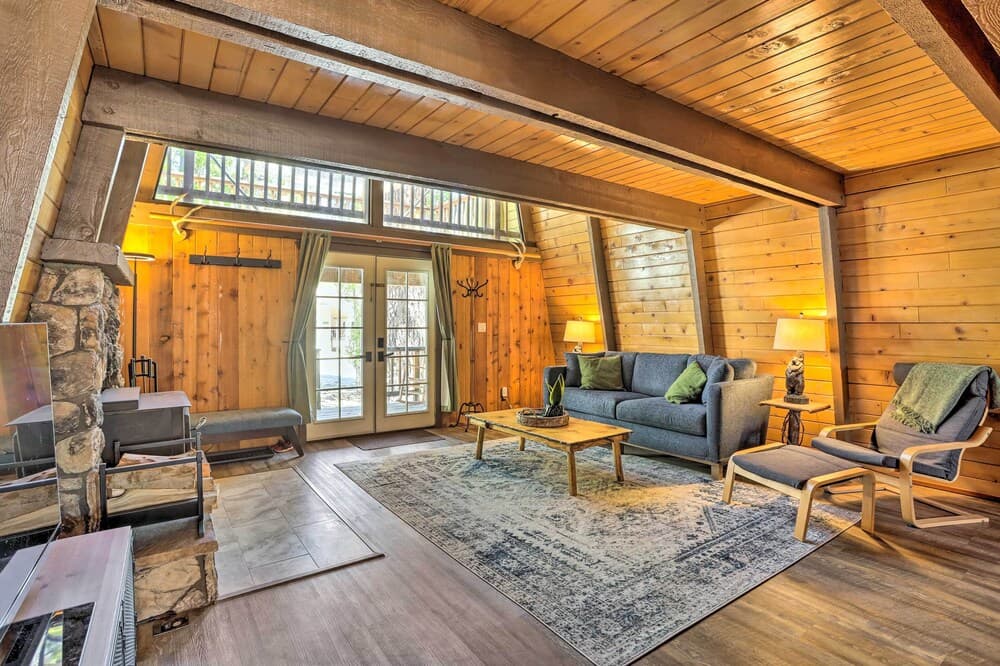 Pet-friendly Cottage, Walk From Big Bear Village!