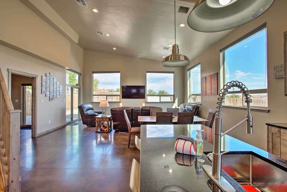 Upscale Moab Townhome w/ Hot Tub: 20 Min to Arches