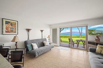 Oceanfront Condo w/ Pool & Grills in Molokai!