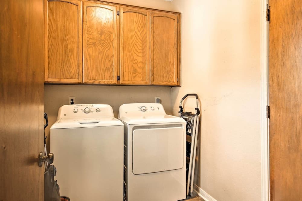 Family-friendly San Antonio Home w/ Hot Tub & Deck