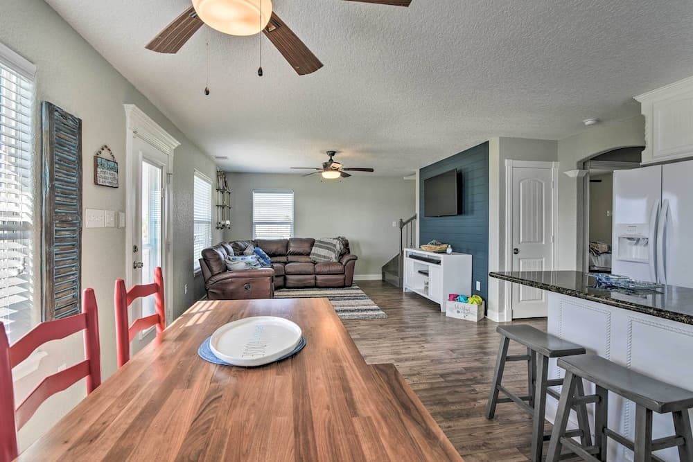 2 Blocks to Gulf: Surfside Beach Family Home!