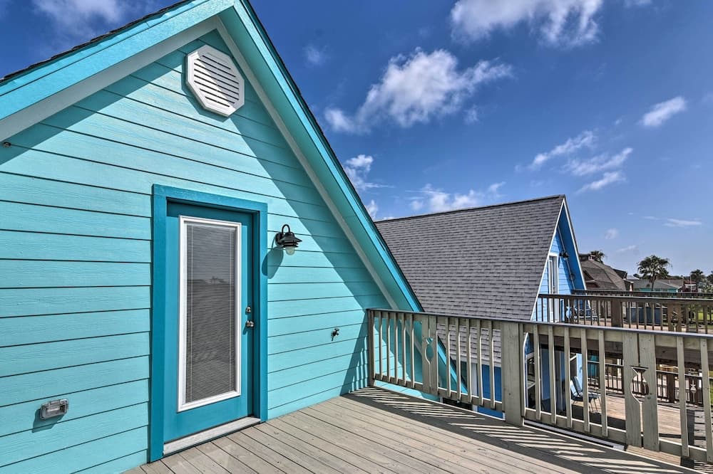 2 Blocks to Gulf: Surfside Beach Family Home!