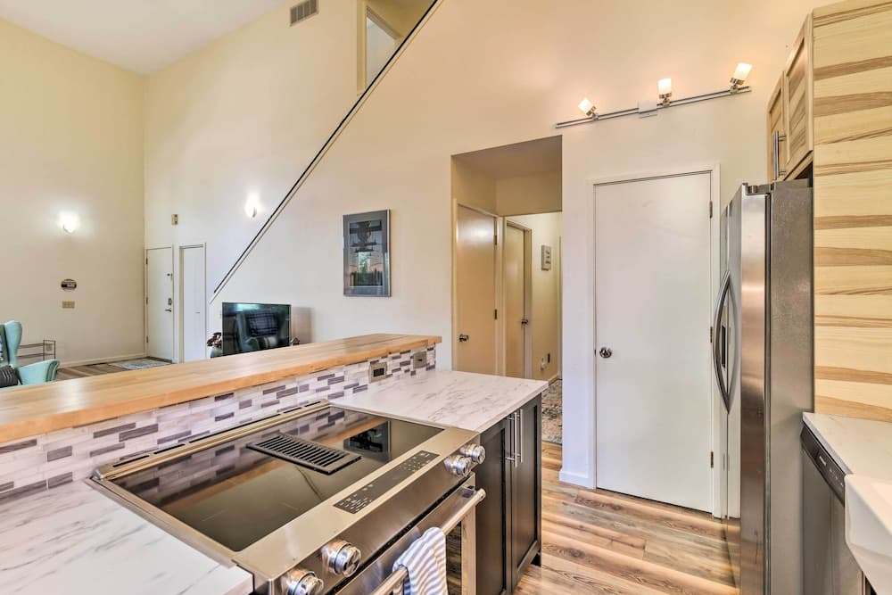 Stylish Anchorage Townhome ~ 1 Mi to Downtown