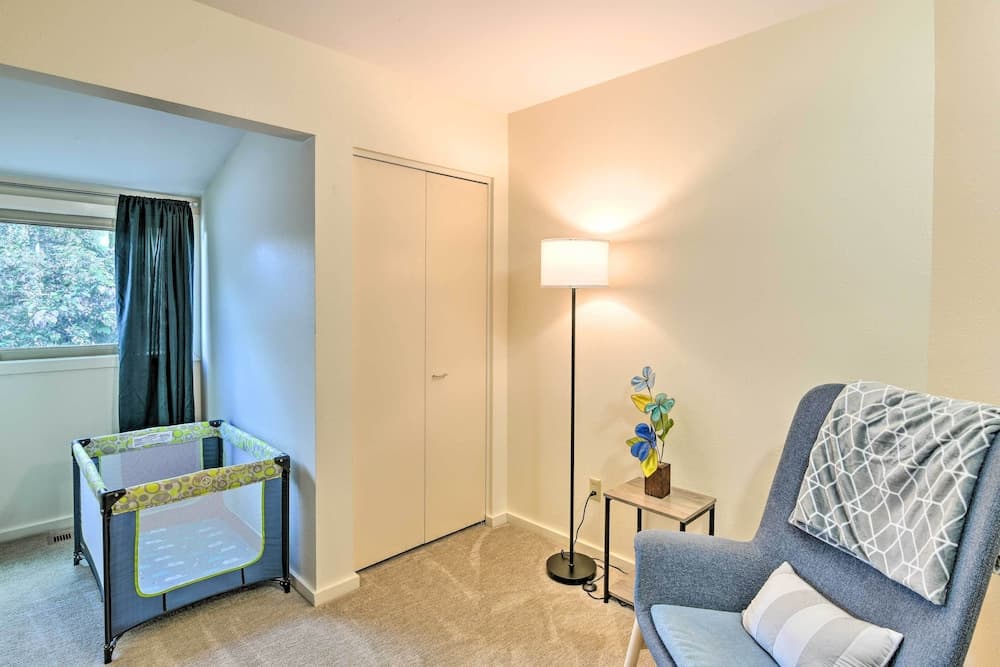 Stylish Anchorage Townhome ~ 1 Mi to Downtown