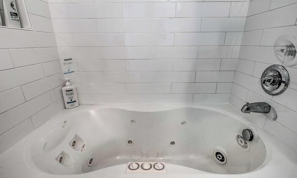 Stunning Views & Waterfront Fun: Aloe Bay Home