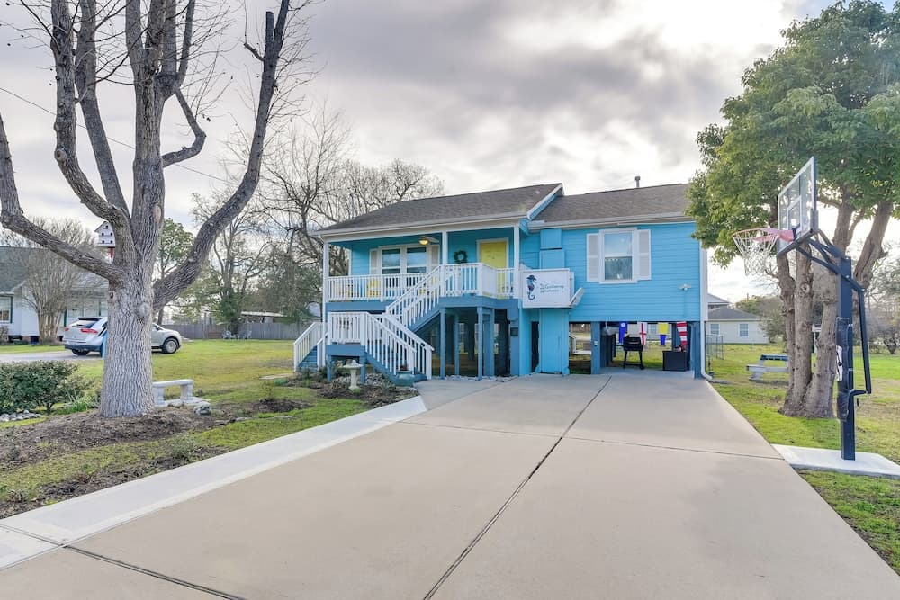 Galloping Seahorse Seabrook Home ~ 4 Mi to Nasa!