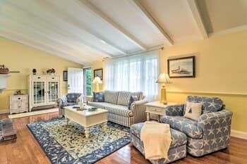 Charming Hyannis Home ~ 1 Mi to Beach Access!