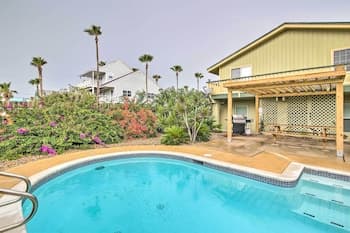 South Padre Island Oasis w/ Pool: Walk to Beach!