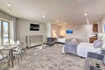 Anchorage Getaway w/ Mtn Views ~ 4 ½ Miles to Zoo!