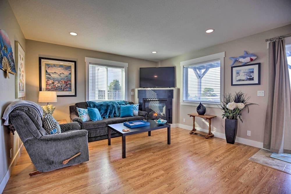 Ocean-view Lincoln City Retreat w/ 3 Viewing Decks