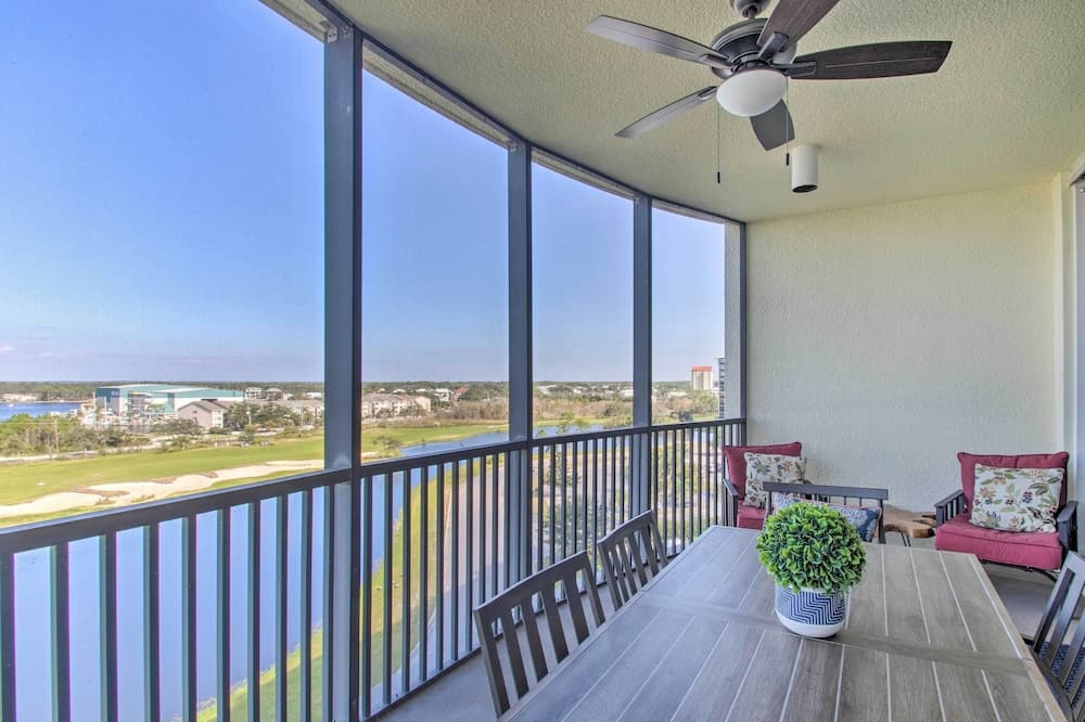 'the Beachcomber' Escape w/ Club Amenities!