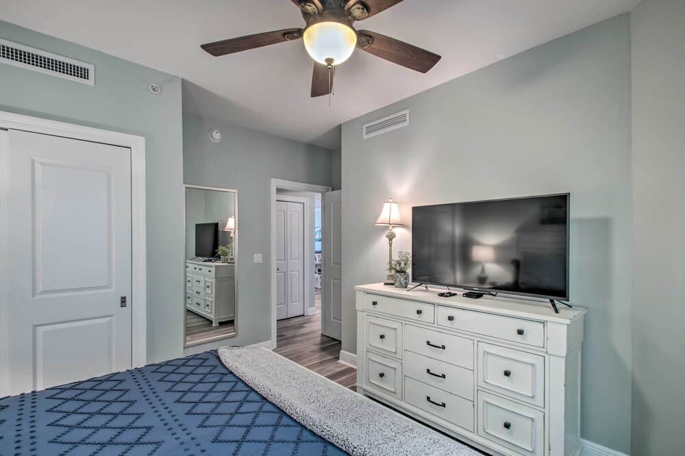 'the Beachcomber' Escape w/ Club Amenities!