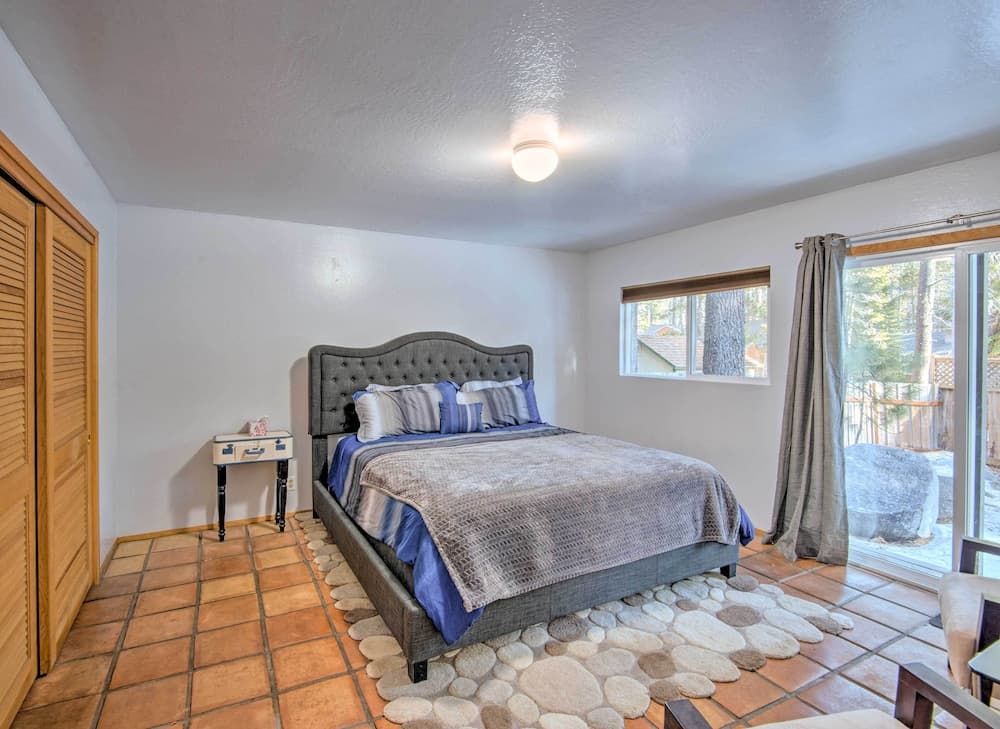 7 Mi to Heavenly Ski Resort: Cozy Tahoe Cabin