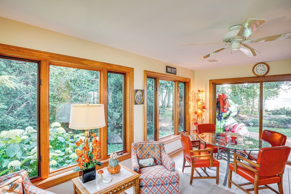 Sturgeon Bay Hideaway w/ Direct Water Access!