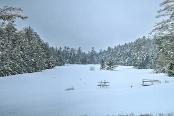 Lakefront Bolton Alderbrook Chalet w/ Fire Pit!