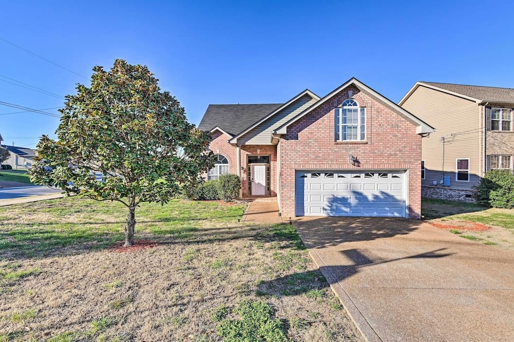 Charming Nashville Home ~ 6 Mi to Downtown!