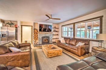 Cozy Mccall Home w/ Hot Tub; Walk to Payette Lake!