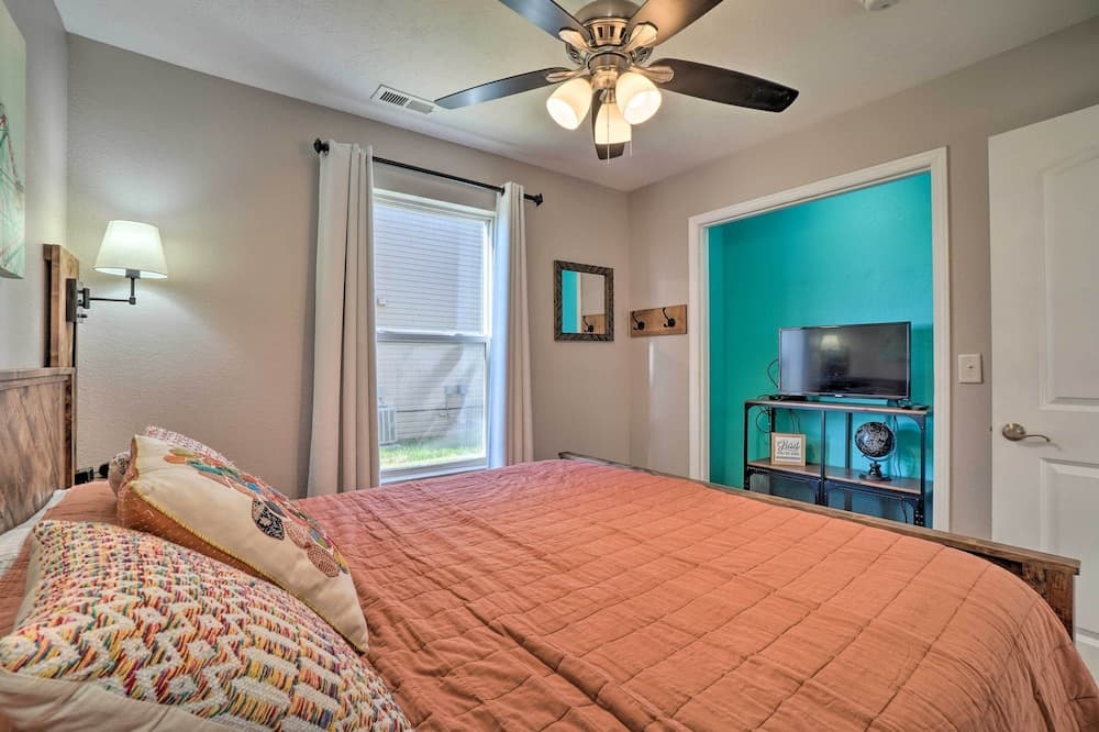 Sunny Family-friendly Branson Home!