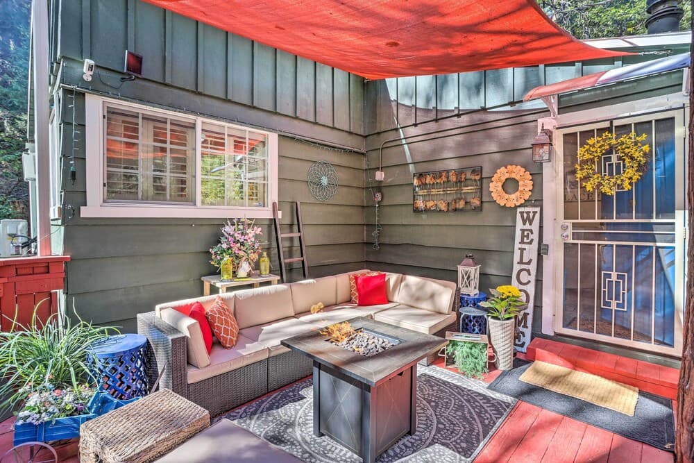 1 Mi to Lake Gregory: Boho Crestline Cabin