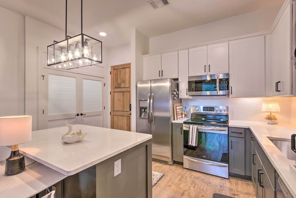 Walkable Downtown Asheville Condo w/ Balcony