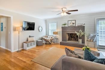 Modern 'southern Comforts' Home-7 Mi to Charleston