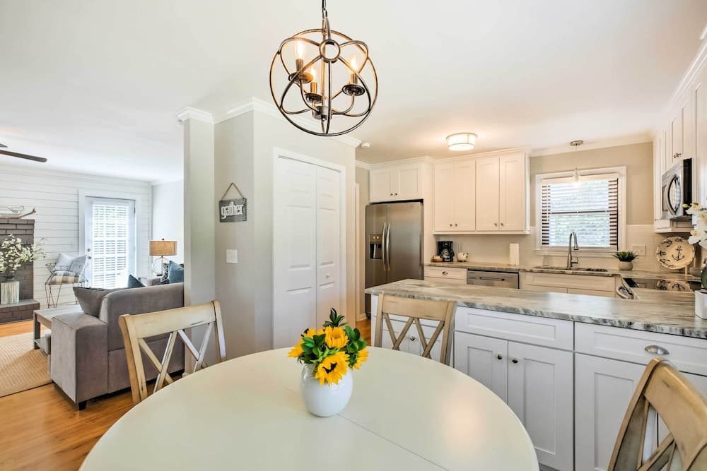 Modern 'southern Comforts' Home Near Charleston