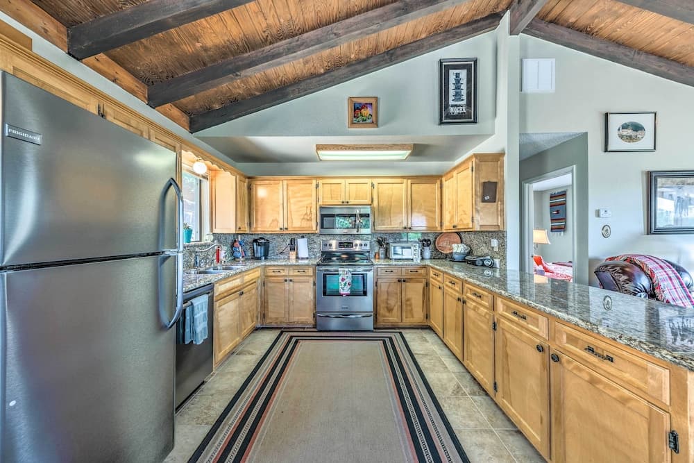 Scenic Hideaway w/ Deck & Grill ~ 6 Mi to Ruidoso!