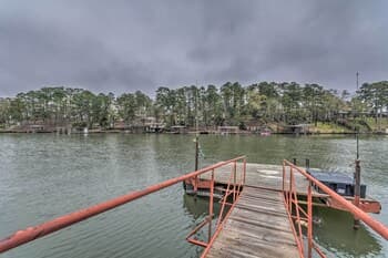 Couples Retreat on Lake Hamilton With Boat Ramp!