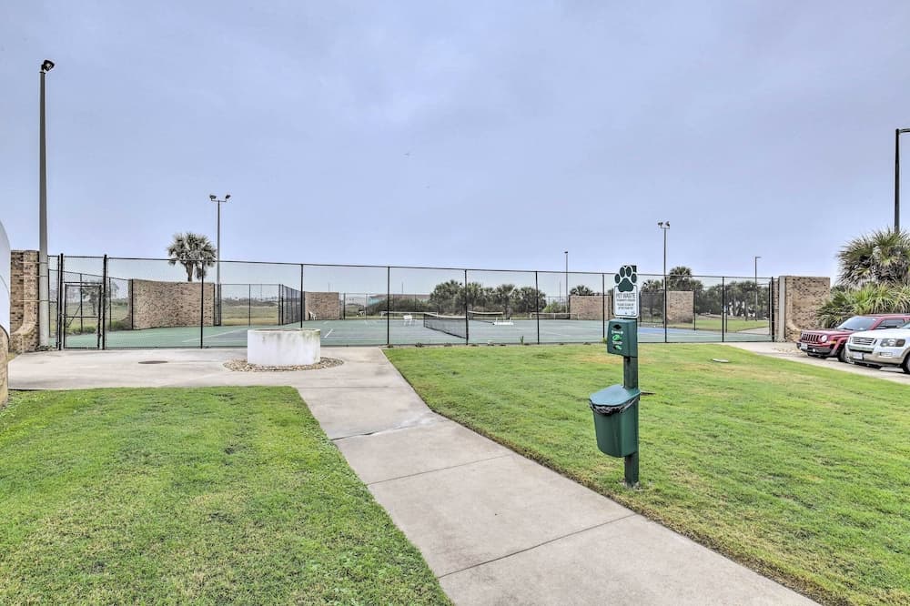 Port Aransas Condo: Community Perks, Walk to Beach