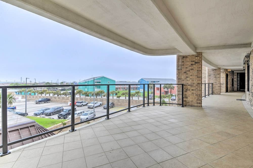 Port Aransas Condo: Community Perks, Walk to Beach