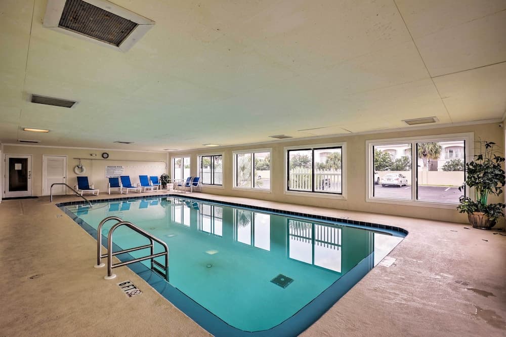 St Augustine Beach Condo w/ Patio & Pool Access!