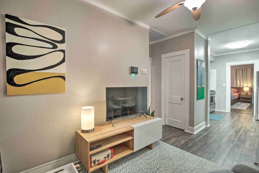 4 Mi to Dtwn: Dallas Gem w/ Furnished Patio