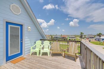 3BR Coastal Home ~ Less Than 1/4 Mile to Beach!