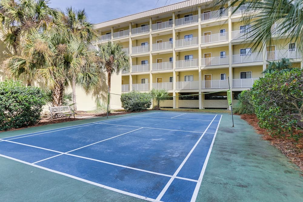 Resort Amenities & Beach Access: Hilton Head Condo
