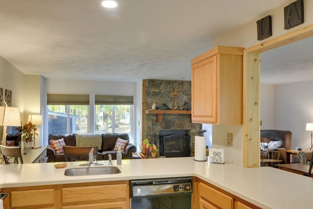 Charming Hidden Valley Resort Home: Walk to Slopes