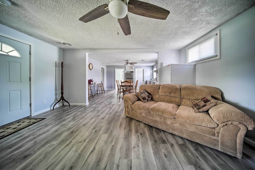 Spacious Geneva House < .5 Mi to The Strip!