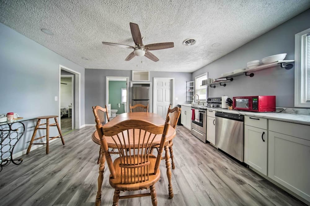 Spacious Geneva House < .5 Mi to The Strip!