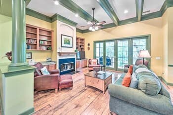 Chic Bluffton Cottage w/ Yard, 7 Mi to Beach!