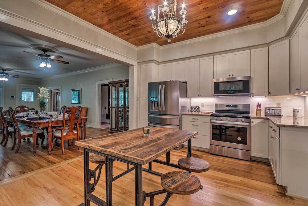 Spacious & Updated 1920's Hsnp Craftsmen Home