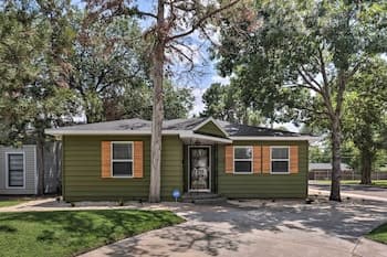 Stylish Home - Walk to Texas Tech University!