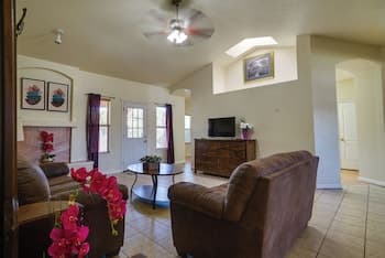 Convenient Las Cruces Home w/ Patio & Grill!