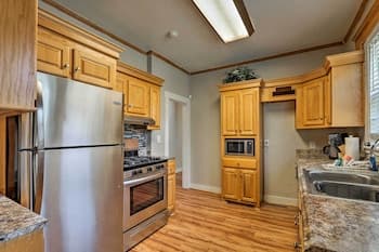 Updated Mt Pleasant Home w/ Yard - 5 Mi to Beach