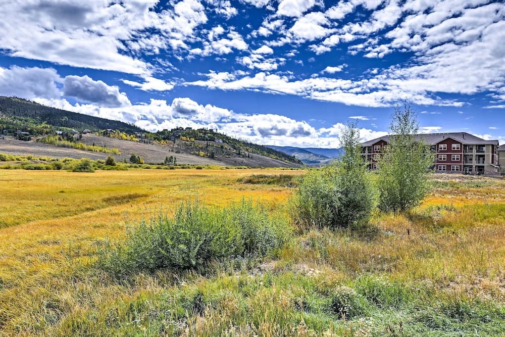 18 Mi to Winter Park: Granby Condo w/ Covered Deck