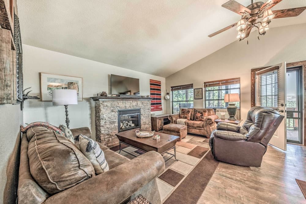 Cozy & Modern Ruidoso Cabin w/ Stellar Views!