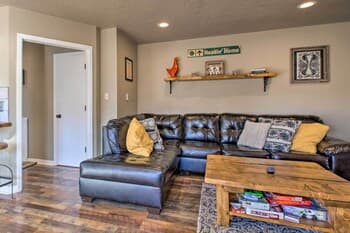 Modern Mountain Retreat: Ski, Golf, Hike, Mtn Bike