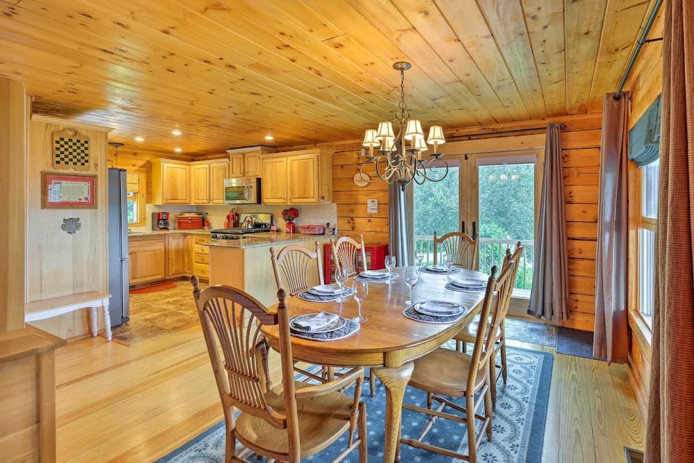 Jacksonville Cabin w/ Wraparound Deck & Views