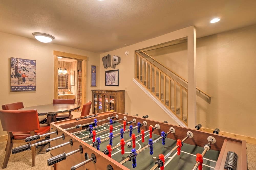 Luxury 4 BR Cabin: 2 King Suites on Shuttle Route