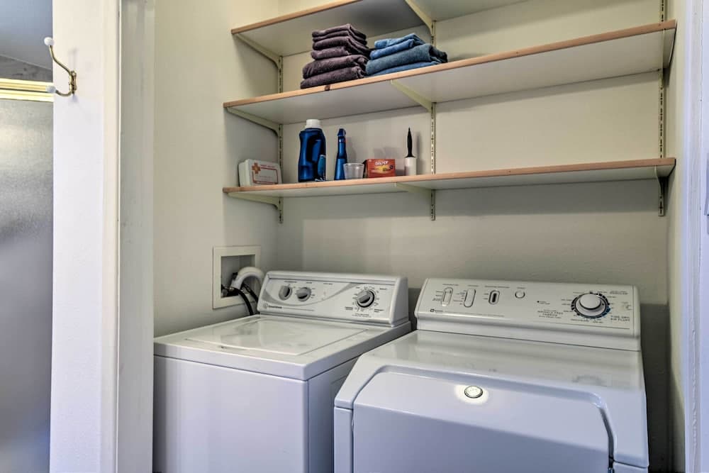 Questa Home w/ Views - 13 Mi to Red River Skiing!